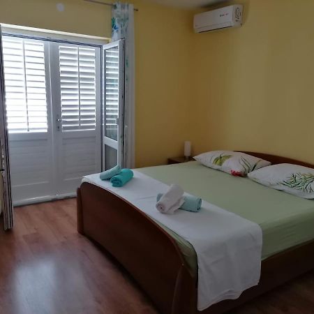 Guest House Lucija Makarska Ngoại thất bức ảnh