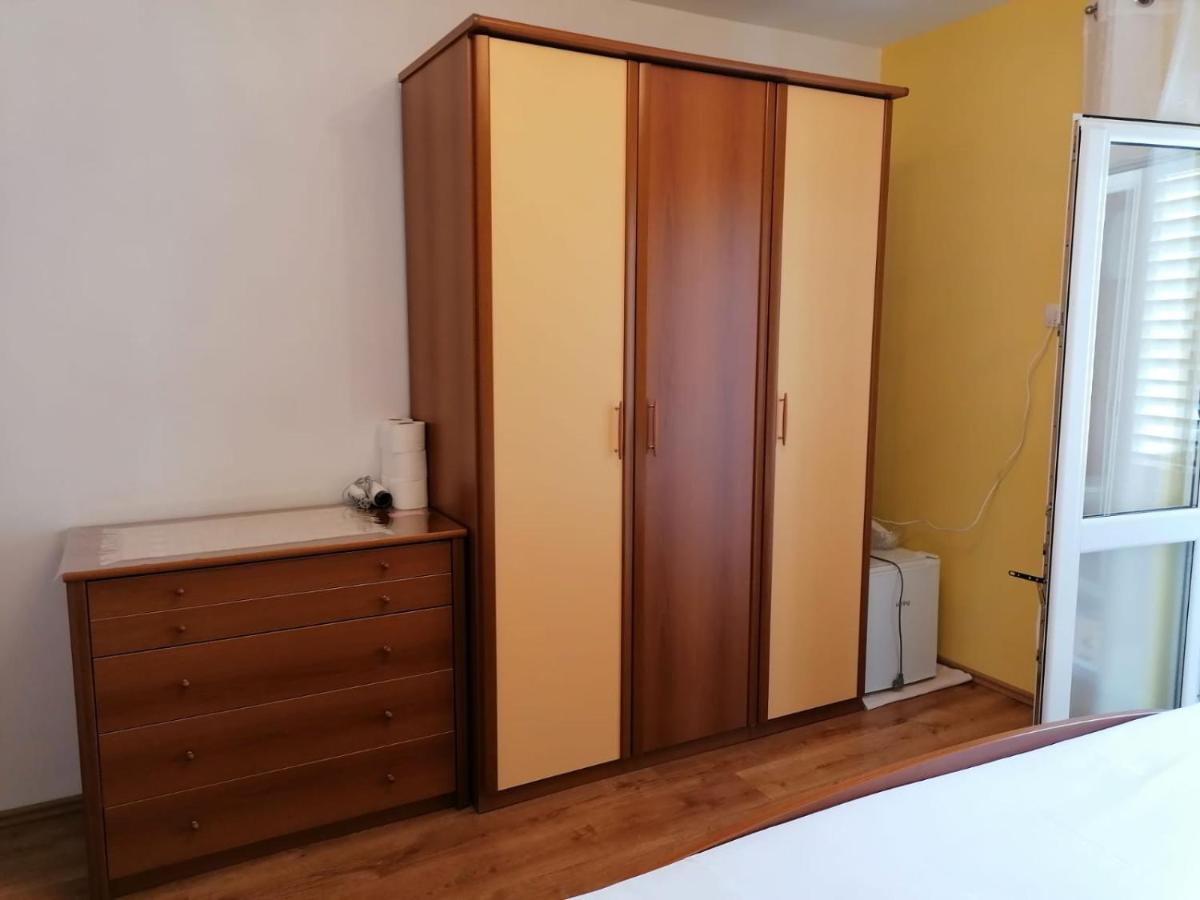 Guest House Lucija Makarska Ngoại thất bức ảnh